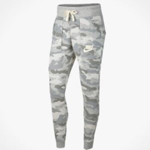 Nike camo joggers women medium